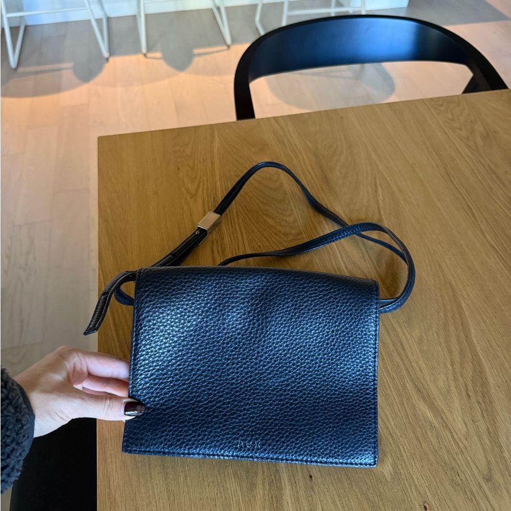 Elegant Black Leather Shoulder Bag